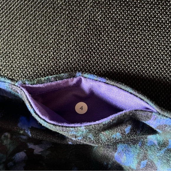 Lululemon - Picture 9 of 9